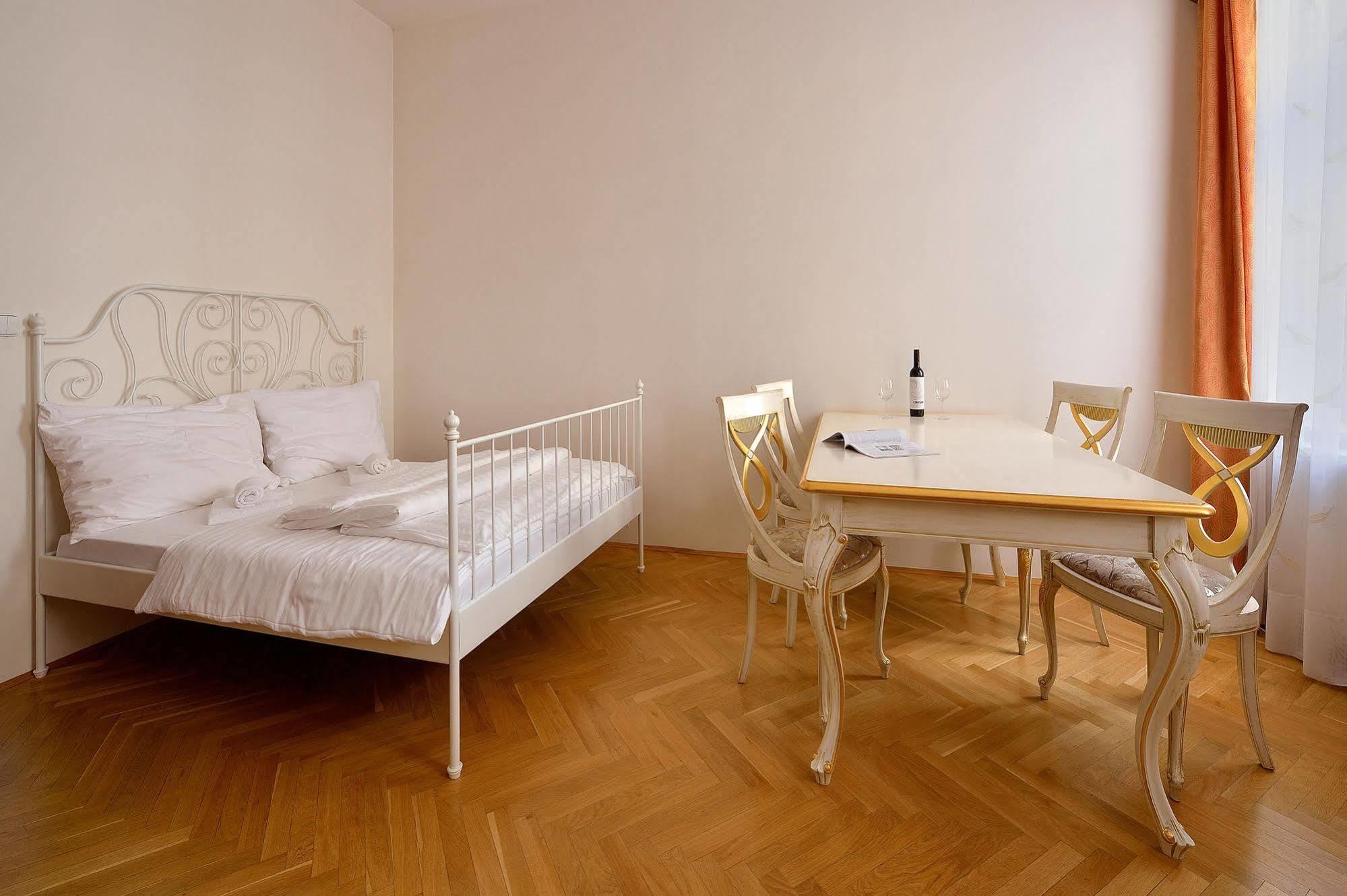 Ambiente Serviced Apartments - Tallerova Bratysława Zewnętrze zdjęcie